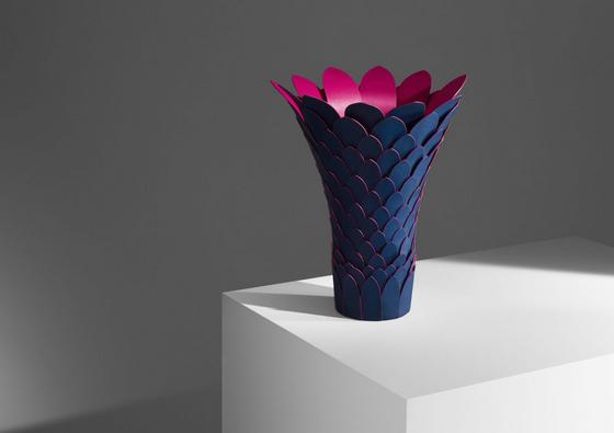 Humberto＆Fernando Campana设计的Tropicalist花瓶在展览中